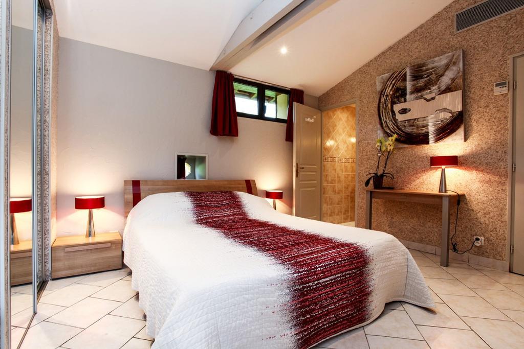 Chambres D'Hotes Les Peyrouses Sarlat-la-Canéda Exteriör bild